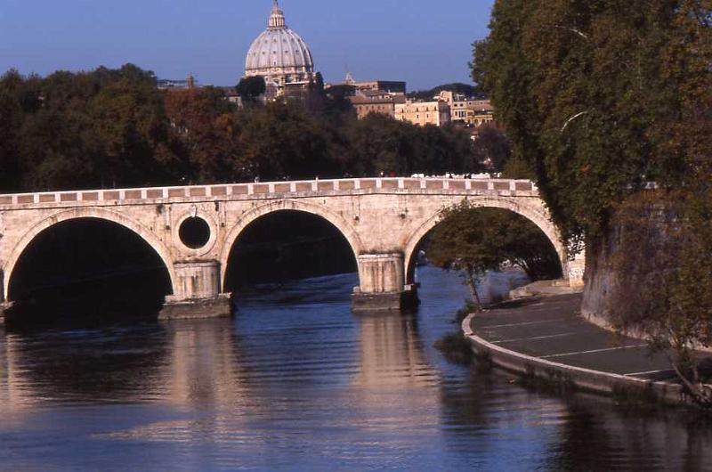 4-Ponte Sisto e San Pietro,3 novembre 2007.jpg
